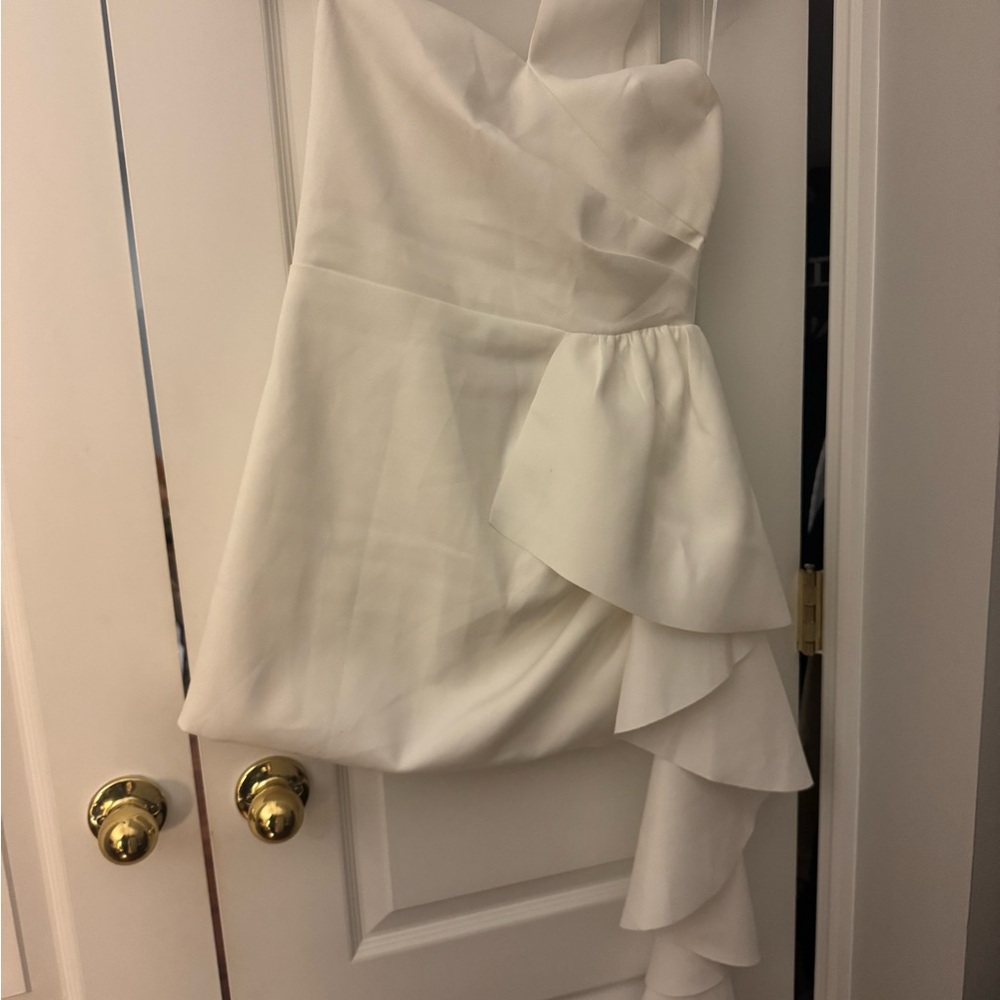 Elegant White Strapless Dress